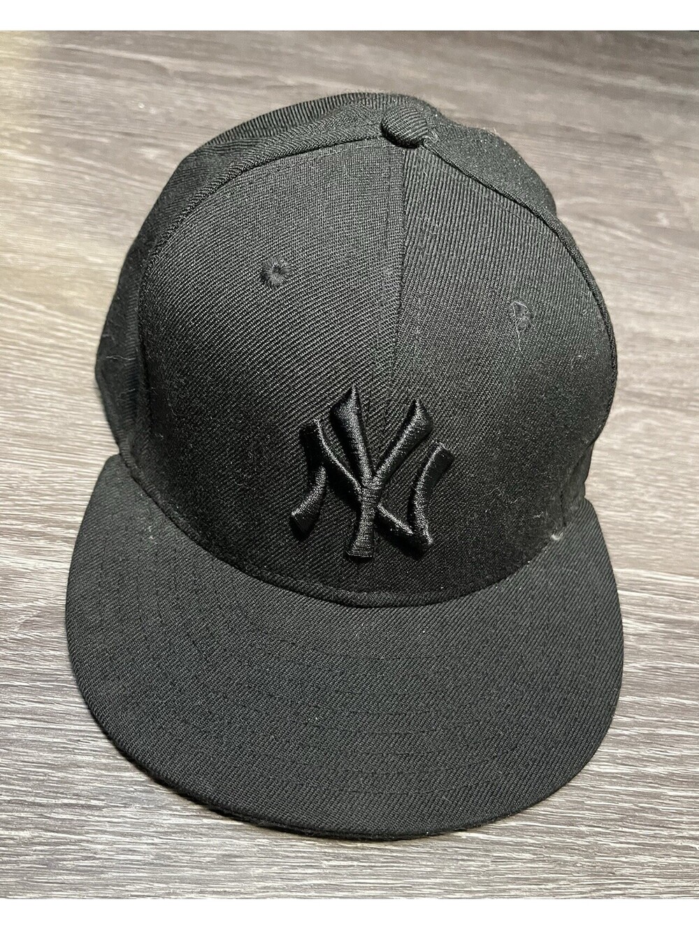 New Era 59FIFTY Yankees Blackout Fitted Hat 7 1/4 MLB Black